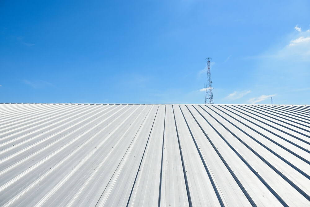 A new metal roof on an Earth City commercial building
