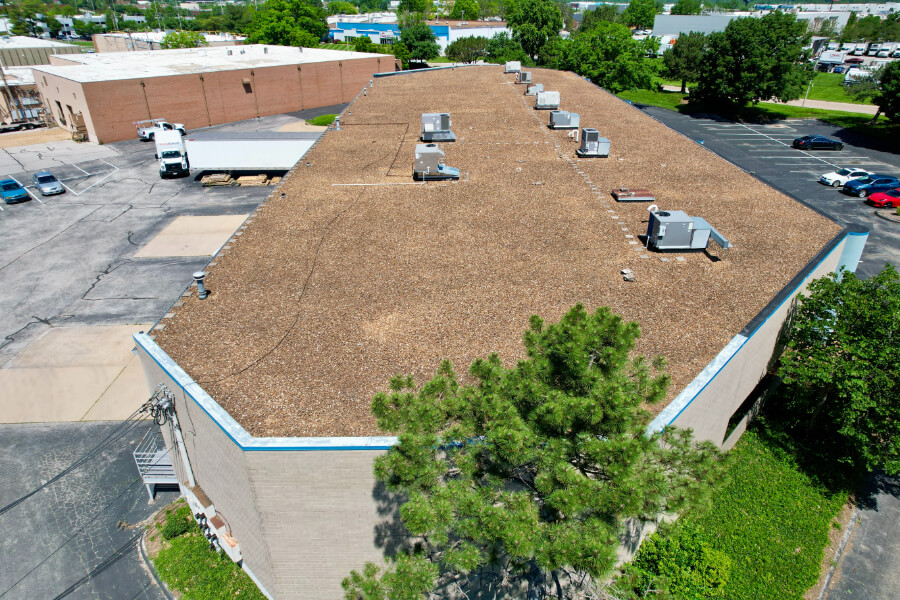 commercial-plaza-gravel-roof-99 Gravel built-up roofing system on a commercial plaza building