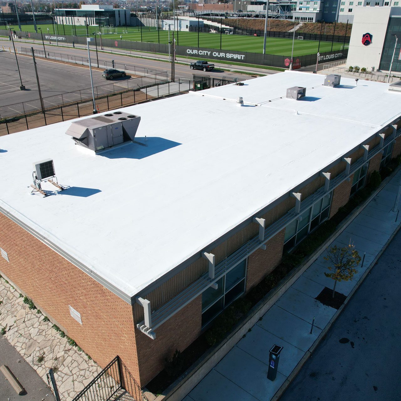 tpo-roofing Aerial view of a TPO flat roof on a commercial building needing flat roof repair.